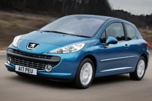 Peugeot 207 208 karşılaştırması